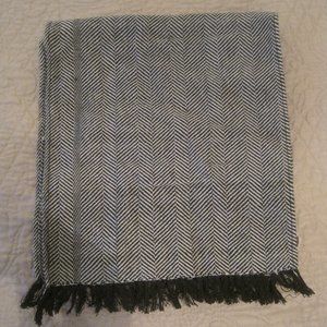 ESPRIT BLACK AND GRAY HERRINGBONE SCARF WITH FRING